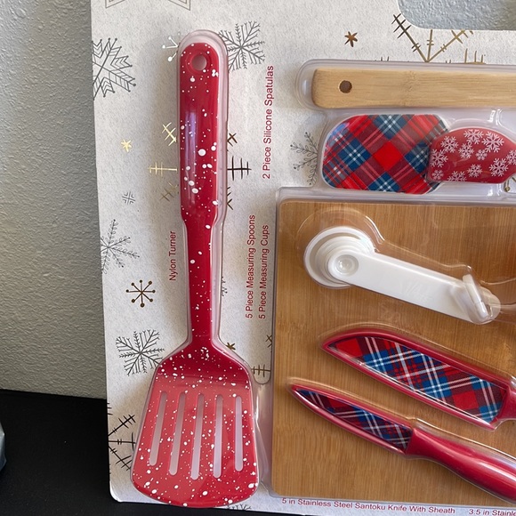 Holiday Christmas Kitchen gadgets set 19 pieces NEW - Picture 4 of 5